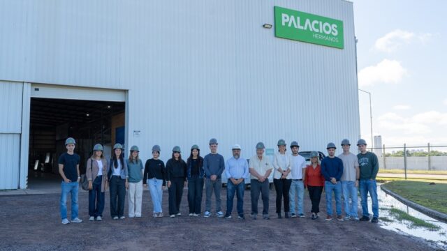 Les compartimos un carrusel de fotos de la reciente visita de los estudiantes de 4to año de la Licenciatura en Administración de Empresas de la @ucpcorrientes a nuestra planta. Fue un placer recibirlos y poder mostrarles desde cerca cómo trabajamos día a día en nuestra industria.
.
.
#UCP #PalaciosHermanos #Visita #PlantaMetalúrgica #Universidad Industria