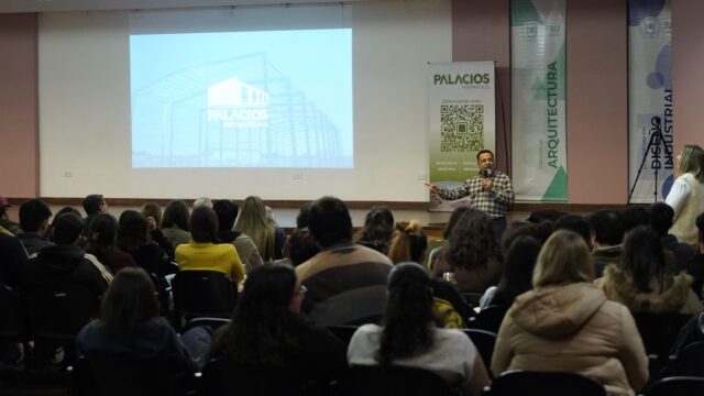 📸Les compartimos un carrusel de algunos momentos de la charla abierta “Arquitectura e Industria: Una mirada desde la producción”, realizada en la Facultad de Arquitectura de la UNNE. 
.
.
#GrupoPalaciosHermanos #UNNE #Industria #Innovación #FacultaddeArquitectura
