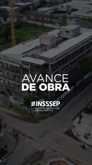 🏗️ #AvanceDeObra

Les presentamos un nuevo avance de la obra del INSSSEP, ubicado en la ciudad de Resistencia, Chaco: un moderno edificio de oficinas de aproximadamente 4.500 m².

Actualmente nos encontramos ejecutando terminaciones gruesas, estructuras metálicas, cubierta de techo y hormigonado de balcones.

Seguimos trabajando con el compromiso y la precisión técnica que nos caracteriza